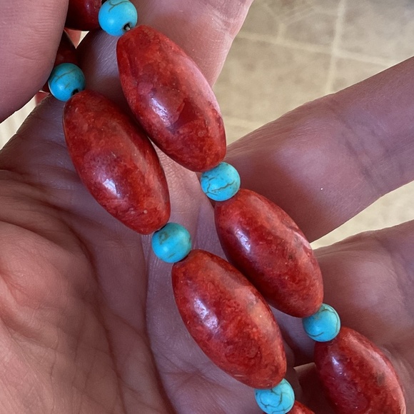 NWOT GENUINE CORAL BLUE TURQUOISE BEDS NECKLACE - Picture 4 of 9